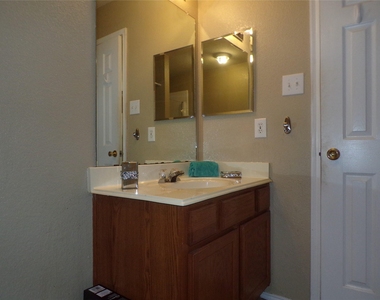 2612 Sierra Drive - Photo Thumbnail 9