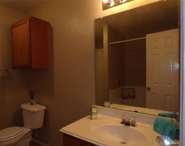 2612 Sierra Drive - Photo Thumbnail 12