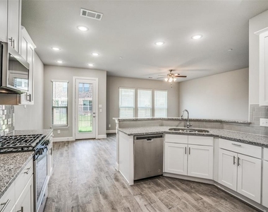 517 Sequoia Street - Photo Thumbnail 1