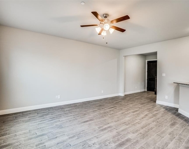 517 Sequoia Street - Photo Thumbnail 5