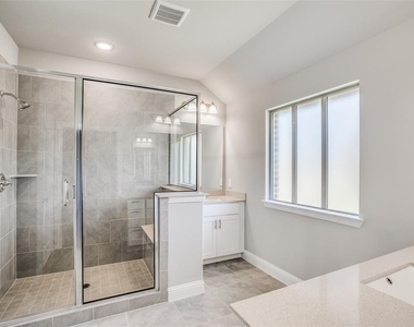 517 Sequoia Street - Photo Thumbnail 7