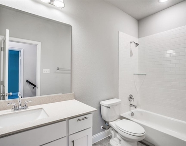 517 Sequoia Street - Photo Thumbnail 11