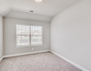 517 Sequoia Street - Photo Thumbnail 8
