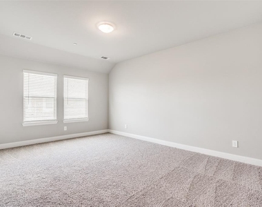 517 Sequoia Street - Photo Thumbnail 9