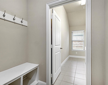 515 Barnstorm Drive - Photo Thumbnail 7