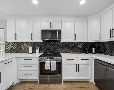 5058 W University Boulevard - Photo Thumbnail 9