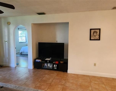 9862 Nw 1st Court - Photo Thumbnail 3