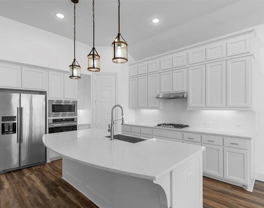 2025 St Andrews Drive - Photo Thumbnail 9