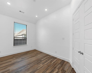 2025 St Andrews Drive - Photo Thumbnail 17