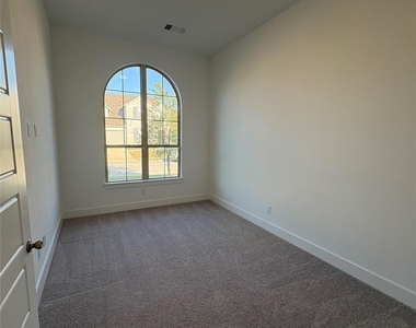 2025 St Andrews Drive - Photo Thumbnail 15