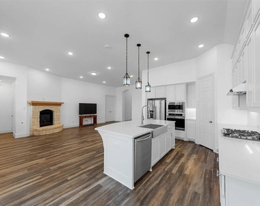 2025 St Andrews Drive - Photo Thumbnail 6
