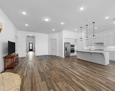 2025 St Andrews Drive - Photo Thumbnail 4