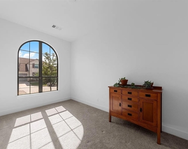 2025 St Andrews Drive - Photo Thumbnail 16