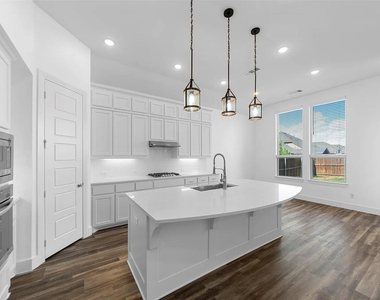2025 St Andrews Drive - Photo Thumbnail 8