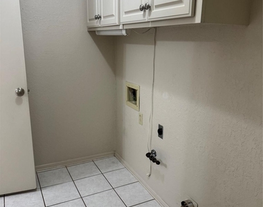 5009 Patsye Ann Cove - Photo Thumbnail 4