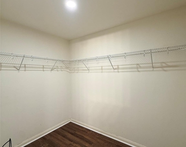 1401 Macy Lane - Photo Thumbnail 17