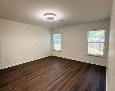 1401 Macy Lane - Photo Thumbnail 14