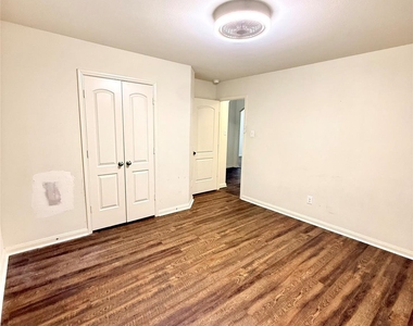 1401 Macy Lane - Photo Thumbnail 3
