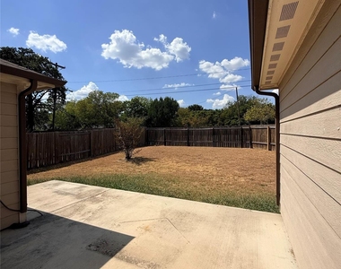 1401 Macy Lane - Photo Thumbnail 18