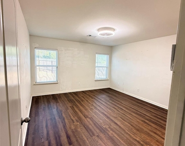 1401 Macy Lane - Photo Thumbnail 13