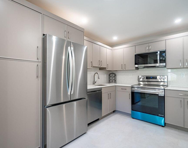 3175 Ne 48th Court - Photo Thumbnail 4