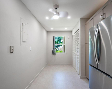 3175 Ne 48th Court - Photo Thumbnail 5