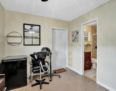 80 Se 10th Street - Photo Thumbnail 22