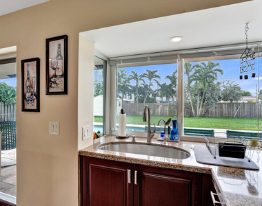80 Se 10th Street - Photo Thumbnail 13