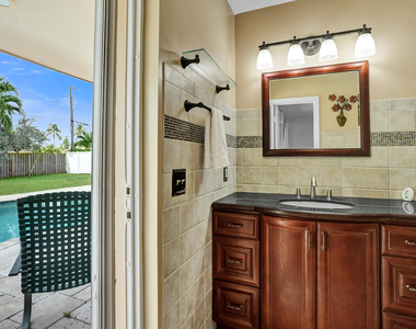 80 Se 10th Street - Photo Thumbnail 19