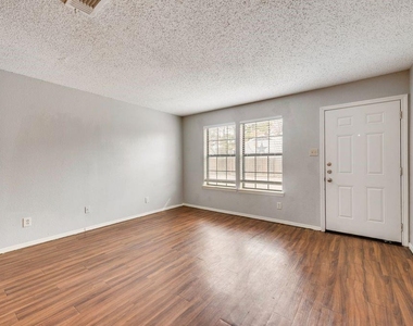 600 Grand Avenue - Photo Thumbnail 2