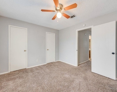 600 Grand Avenue - Photo Thumbnail 13