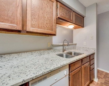 600 Grand Avenue - Photo Thumbnail 8
