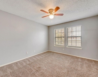 600 Grand Avenue - Photo Thumbnail 9