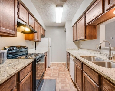 600 Grand Avenue - Photo Thumbnail 5