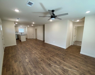 420 E Shepherd Street - Photo Thumbnail 2