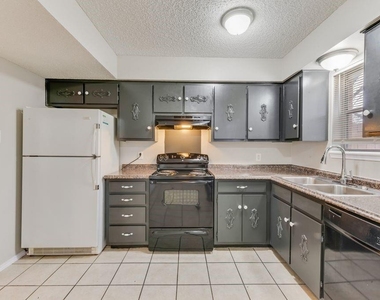 1728 Sanford - Photo Thumbnail 3
