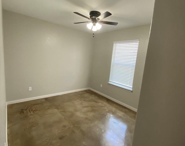 1017 S Scullin Avenue - Photo Thumbnail 5