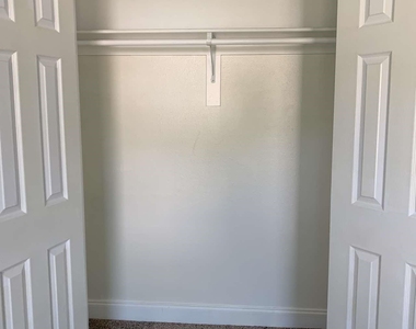 2417 Norway Drive - Photo Thumbnail 11