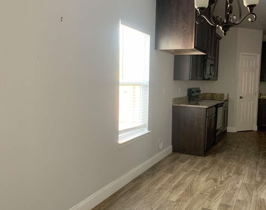 2417 Norway Drive - Photo Thumbnail 3