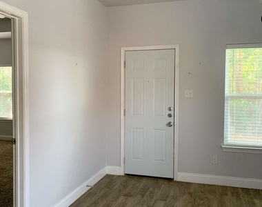 2417 Norway Drive - Photo Thumbnail 5