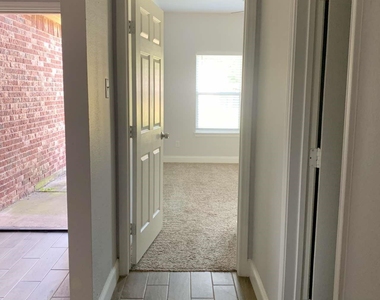 2417 Norway Drive - Photo Thumbnail 16