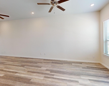16072 Doe Lake Drive - Photo Thumbnail 5