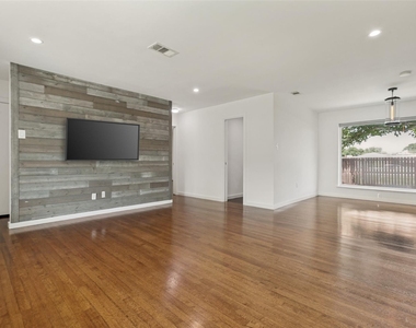 2413 Patricia Lane - Photo Thumbnail 4