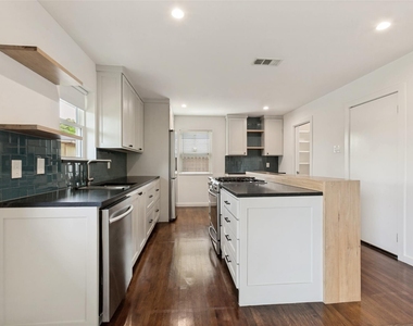 2413 Patricia Lane - Photo Thumbnail 7