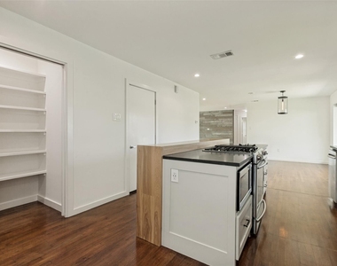 2413 Patricia Lane - Photo Thumbnail 13