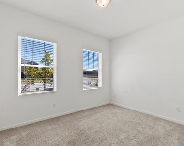3008 Lacebark Court - Photo Thumbnail 10