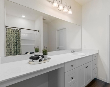 3008 Lacebark Court - Photo Thumbnail 8