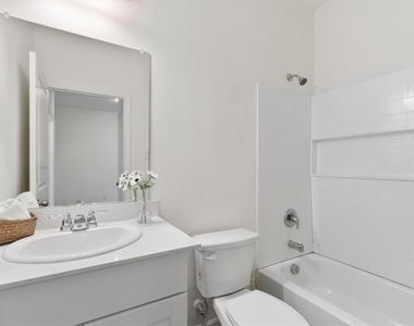 3008 Lacebark Court - Photo Thumbnail 13