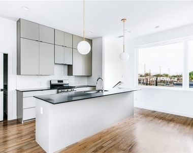 1715 Bennett Avenue - Photo Thumbnail 5