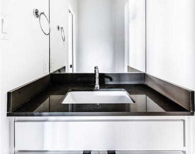 1715 Bennett Avenue - Photo Thumbnail 24